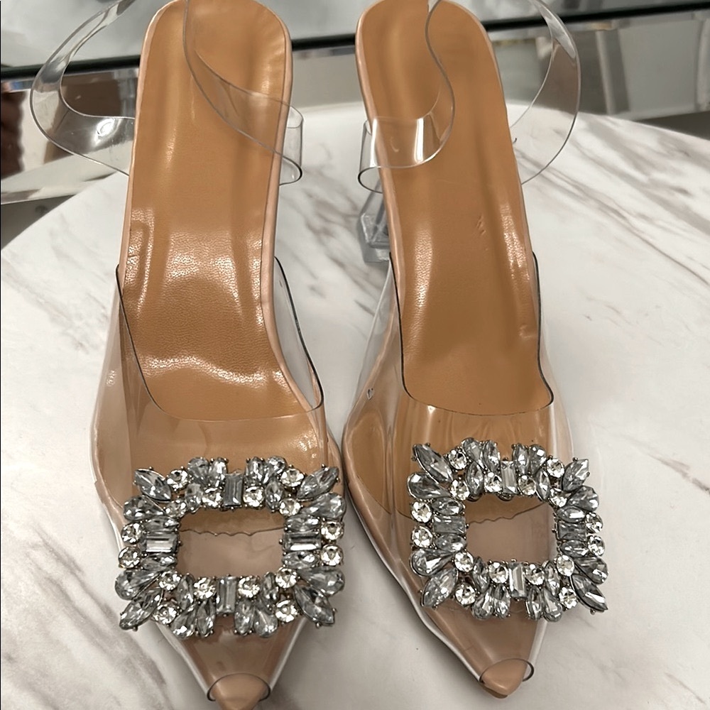 Brand New Elegant trending Heels size 8/9